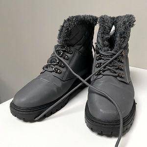 Boston Accent size 8 boots, literally worn twice